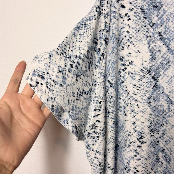 CALVIN KLEIN WOMEN PLUS SIZE 3X BLUE SNAKESKIN PRINT SHORT SLEEVE BLOUSE NWT - Picture 4 of 8